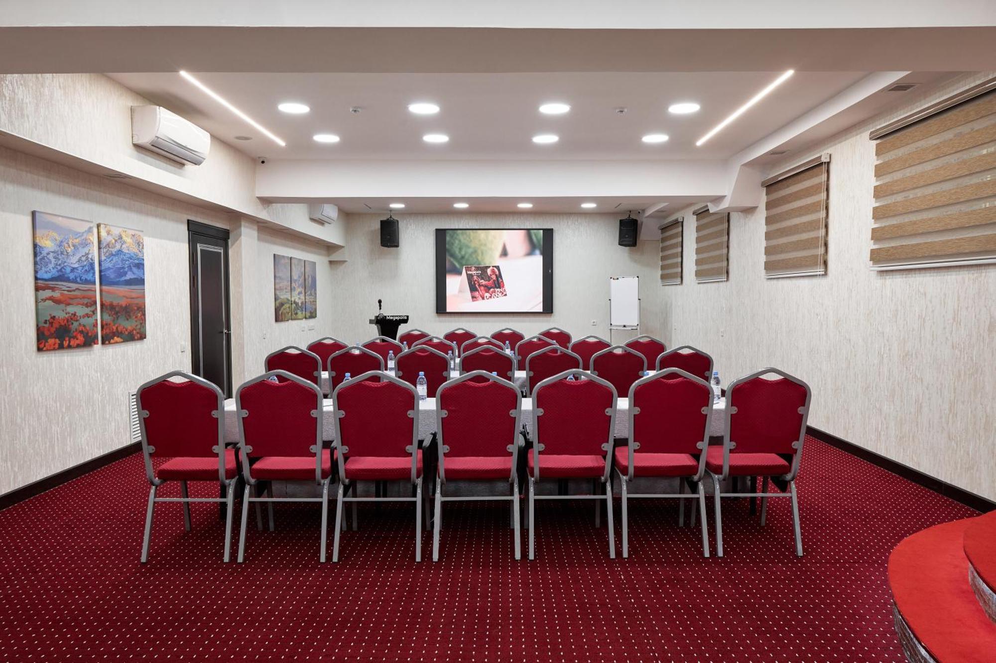 Megapolis Hotel Šymkent Exteriér fotografie