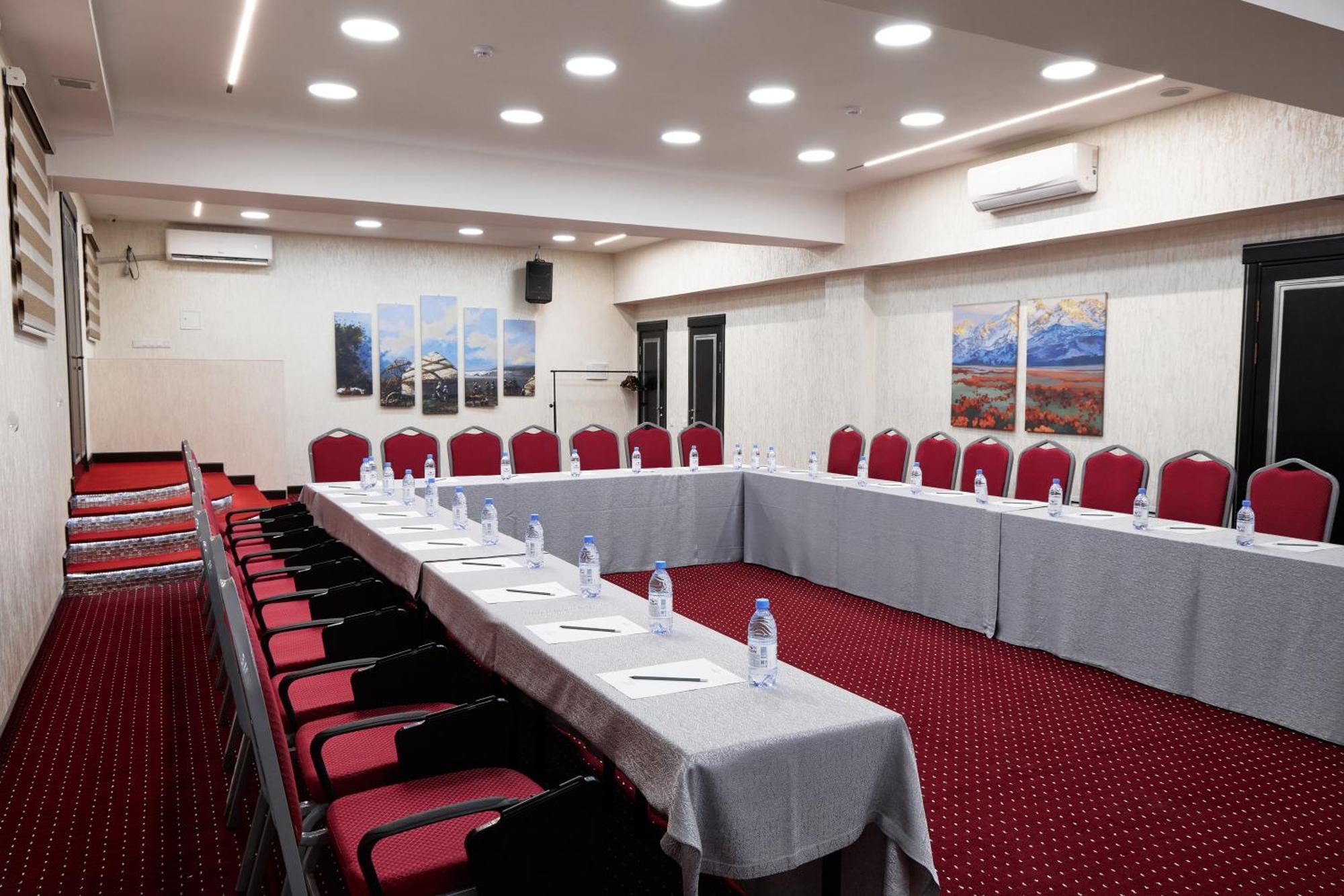 Megapolis Hotel Šymkent Exteriér fotografie