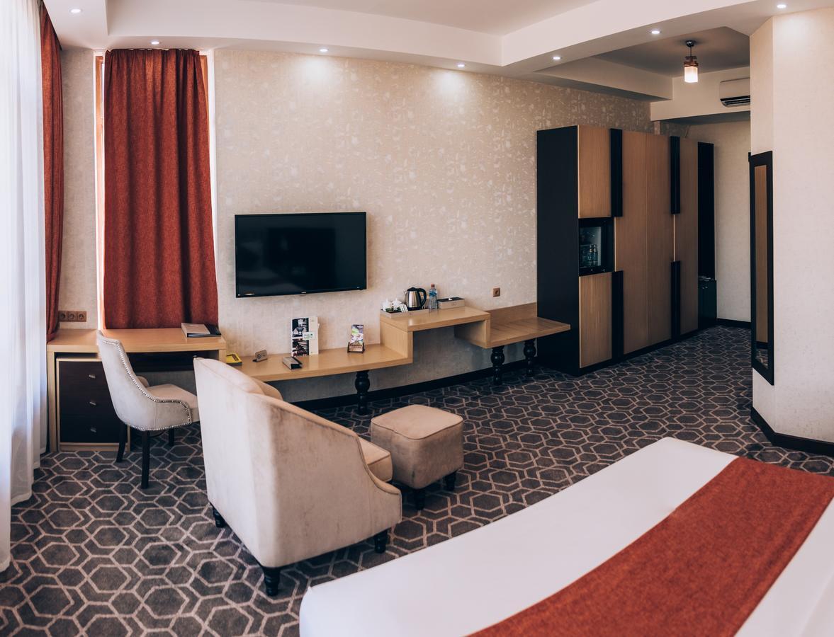 Megapolis Hotel Šymkent Exteriér fotografie