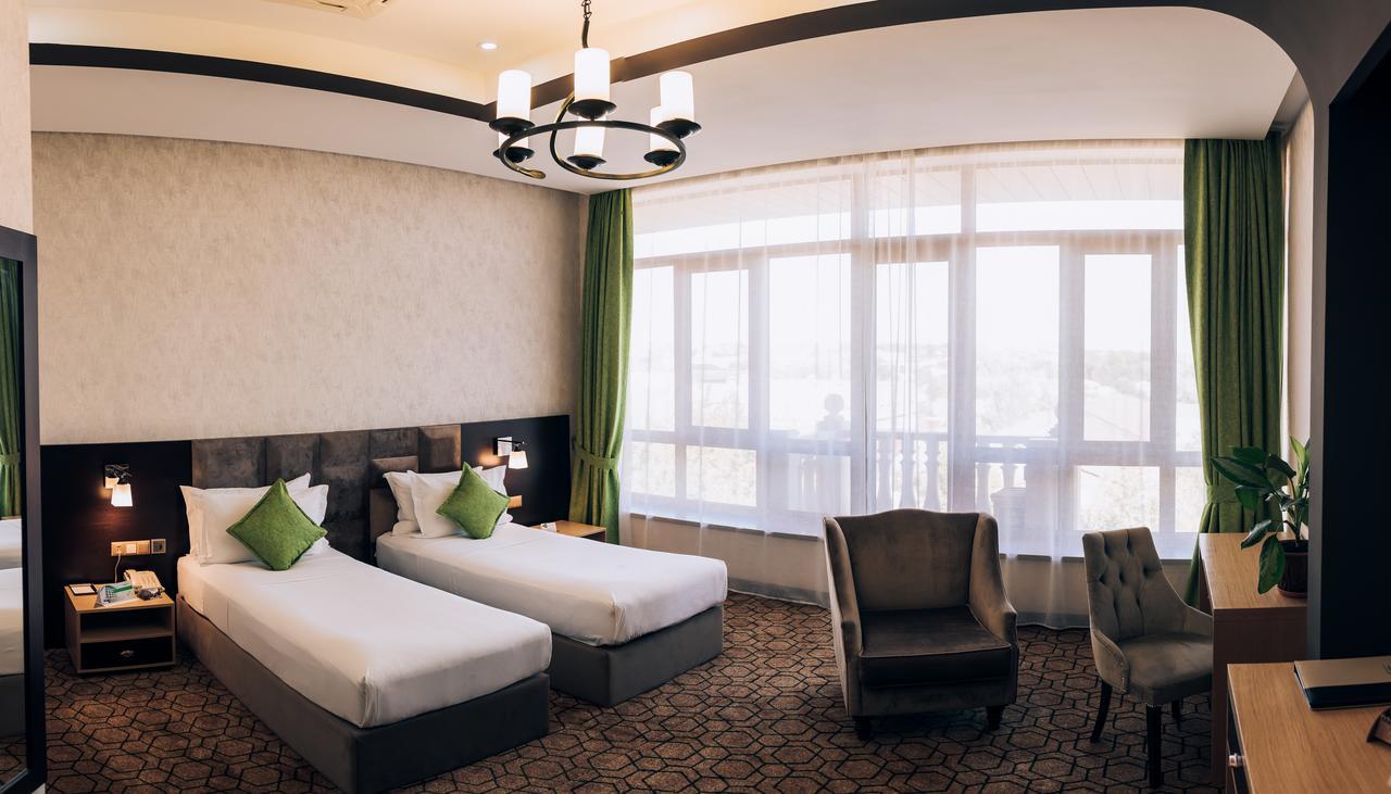 Megapolis Hotel Šymkent Exteriér fotografie