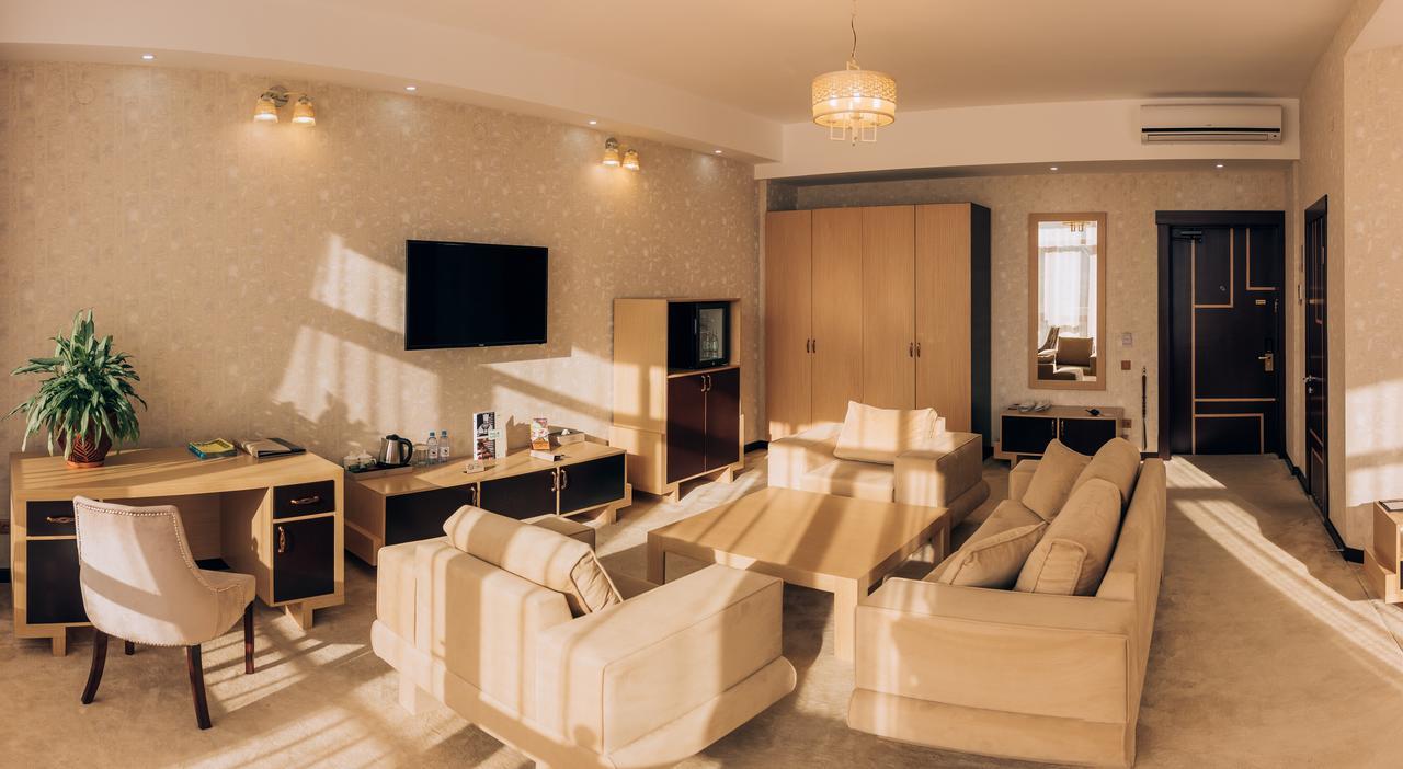 Megapolis Hotel Šymkent Exteriér fotografie